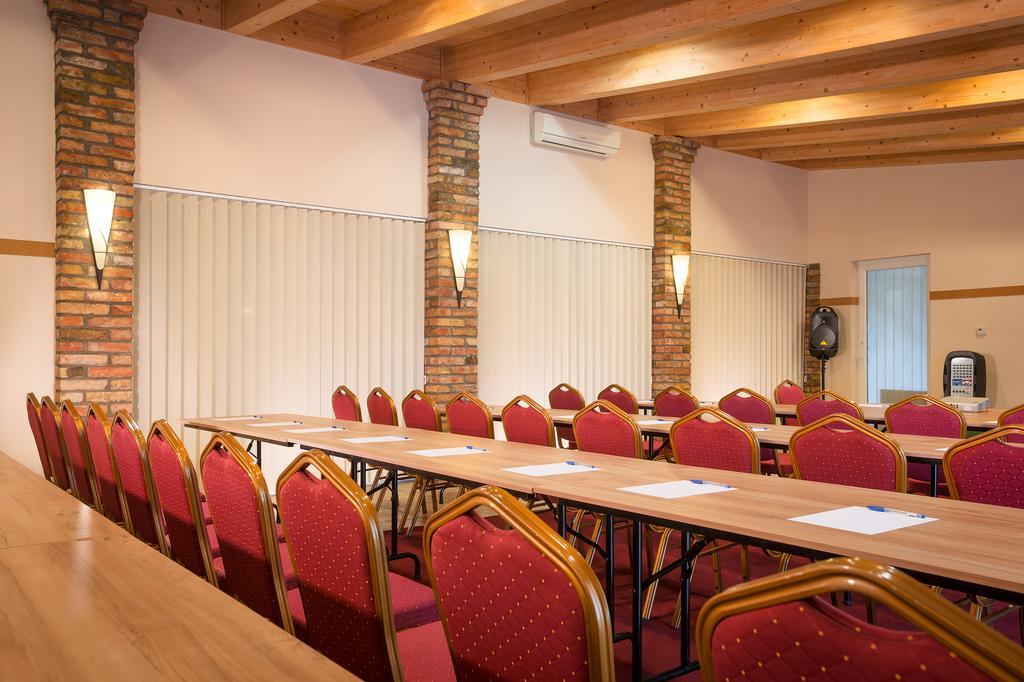 Hotel Honti Wellness Es Konferencia Szalloda Visegrad Ngoại thất bức ảnh