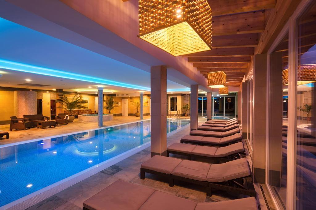 Hotel Honti Wellness Es Konferencia Szalloda Visegrad Ngoại thất bức ảnh